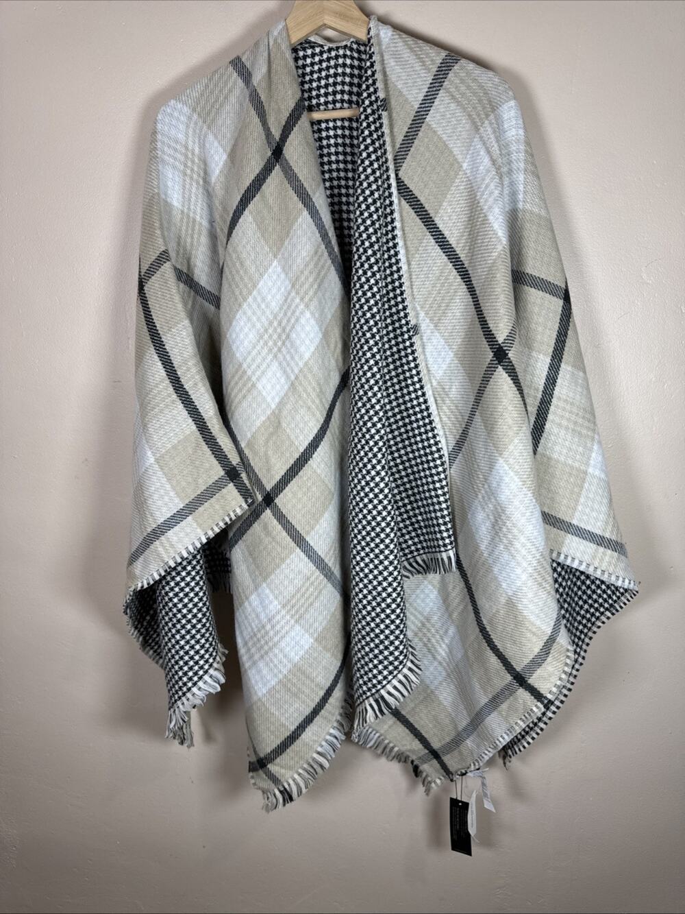 NWT Banana Republic Shawl Houndstooth Plaid Preppy Reversible MSRP $60 Preppy